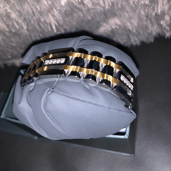 Men’s Cross Bracelet - Picture 3 of 3